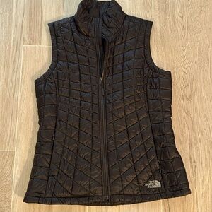 The. North Face - Thermoball Trekker Vest - women’s size medium - Like new